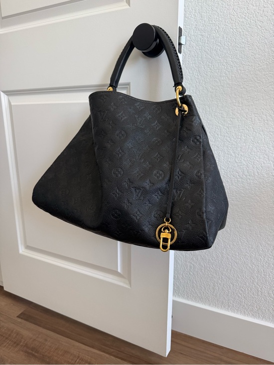 Louis Vuitton Handbags - Louis Vuitton noir ARTSY GM